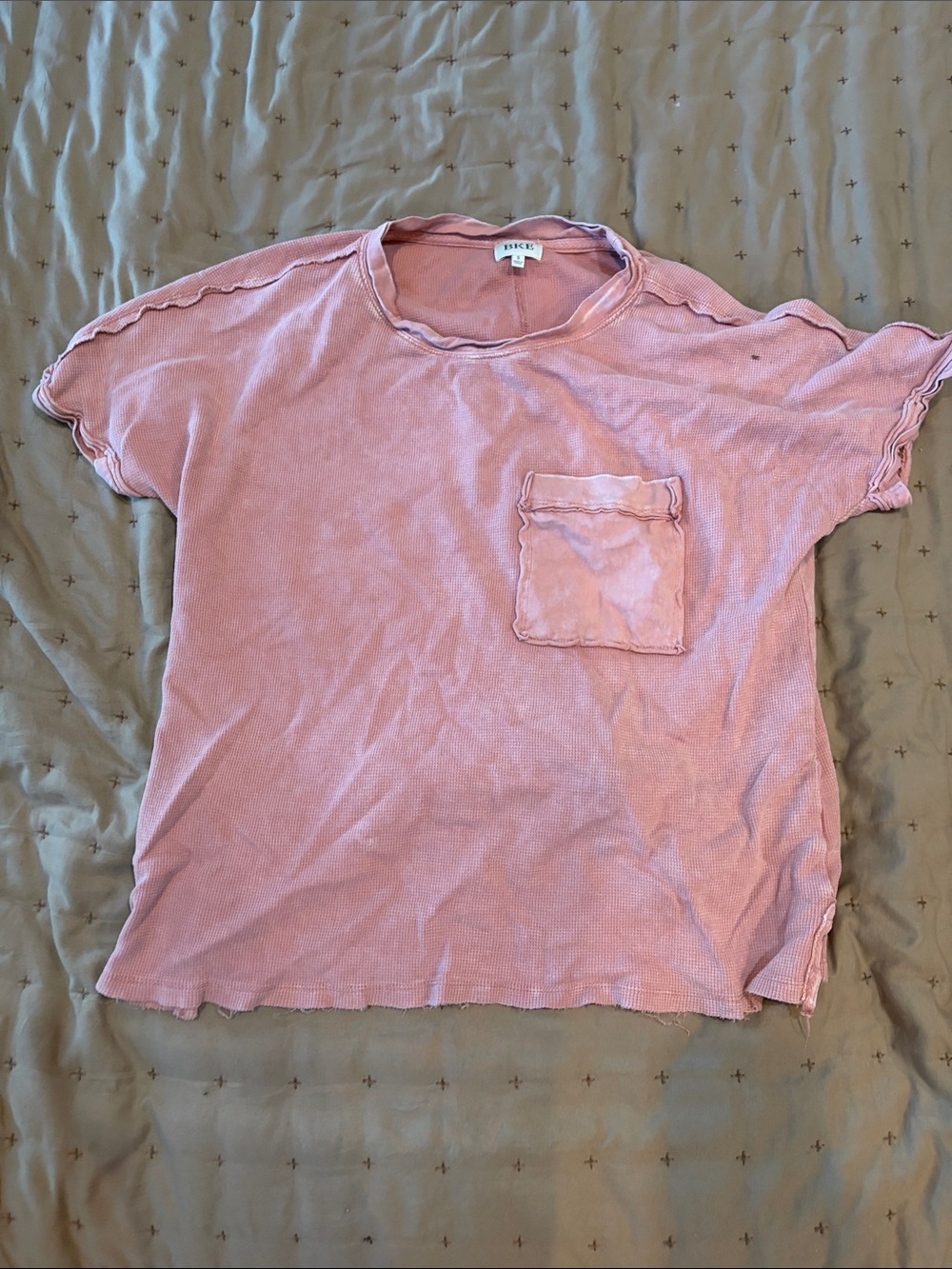 BKE Dusty Pink Scalloped-Edge Short Sleeve Pocket Tee